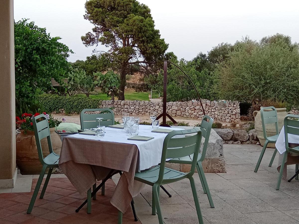 Avola Antica Villa Luaran gambar