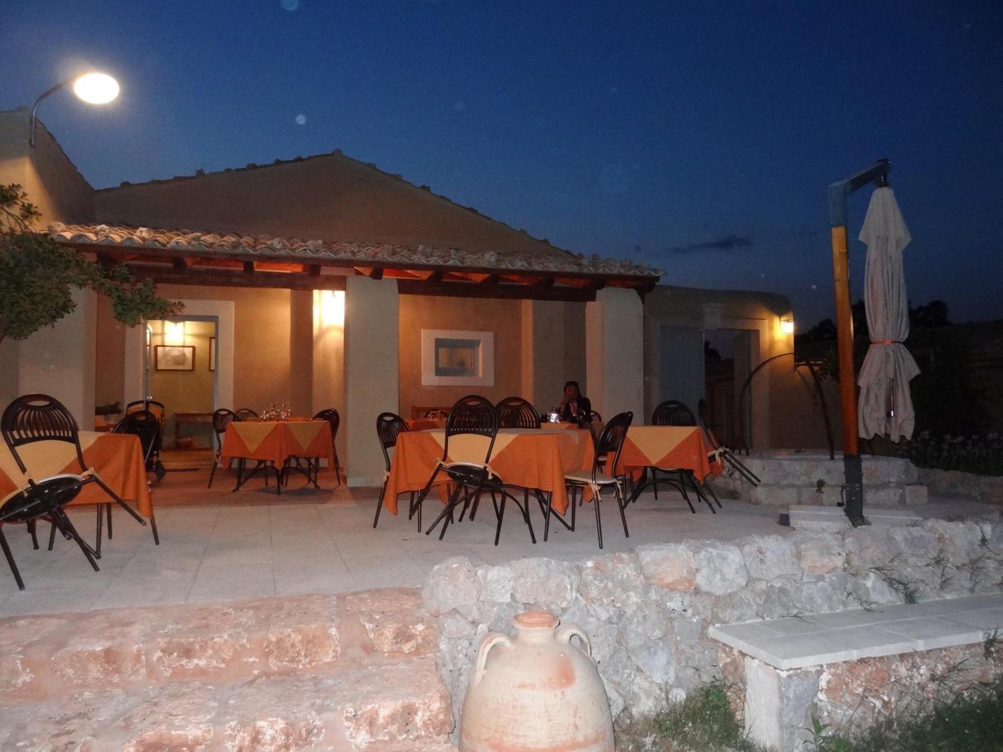 Avola Antica Villa Luaran gambar