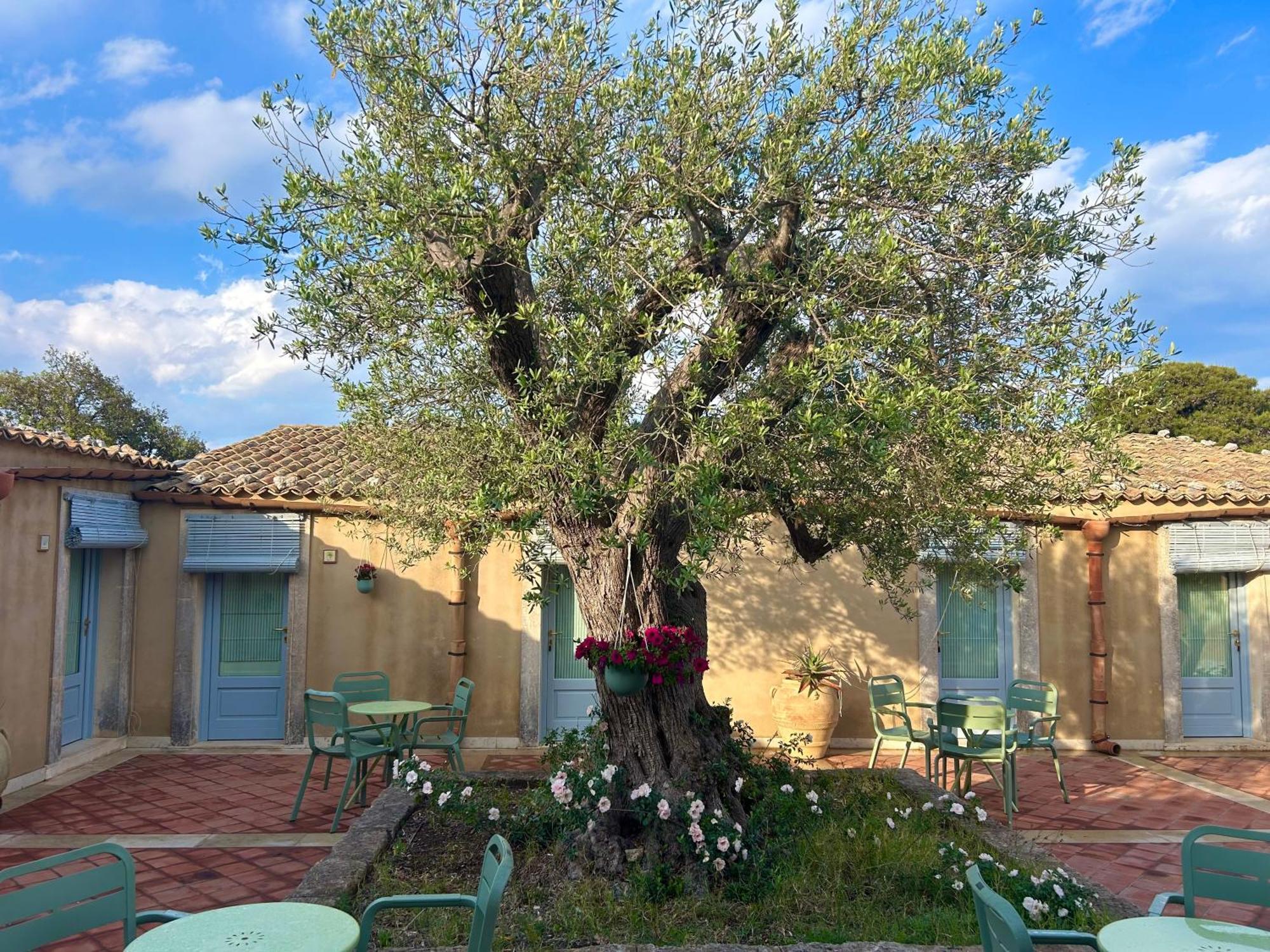 Avola Antica Villa Luaran gambar